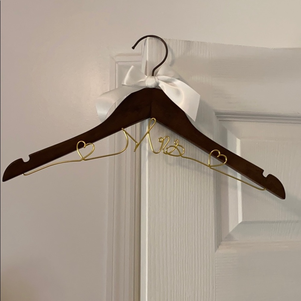 ⬇️33%⬇️ Mrs. Bridal Hanger